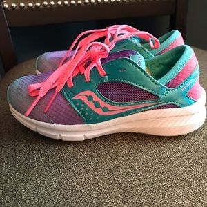 Girls size 11 Saucony sneaker - like new!